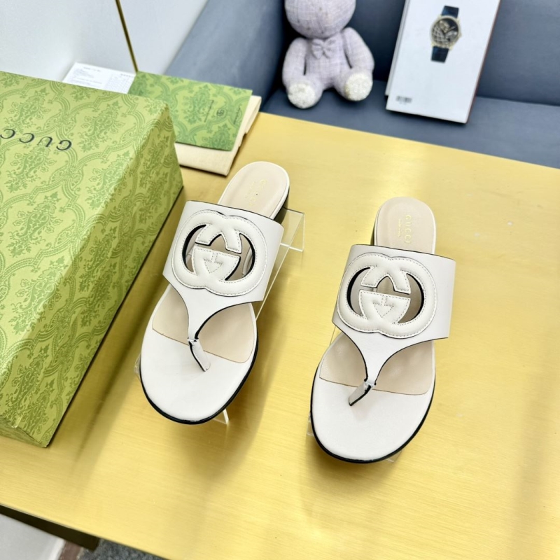 G*u*i slippers